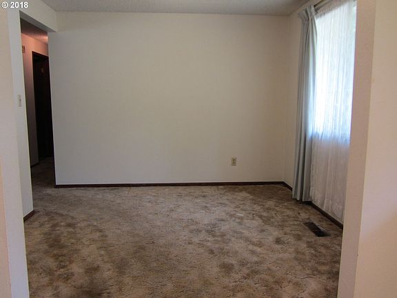 4th image of 9306 NE 53rd St