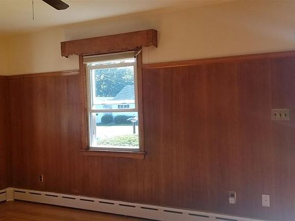 3rd image of 81 Clifton St
