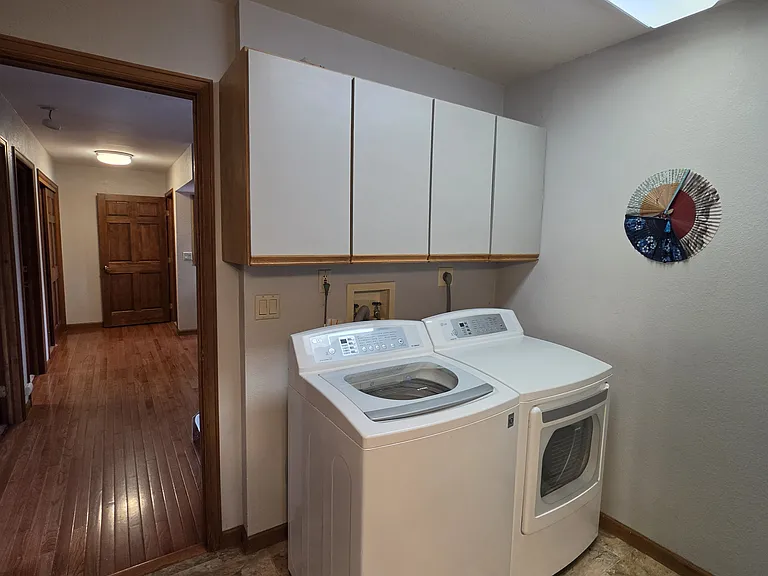 697 Northwestern Pl — Photo 18