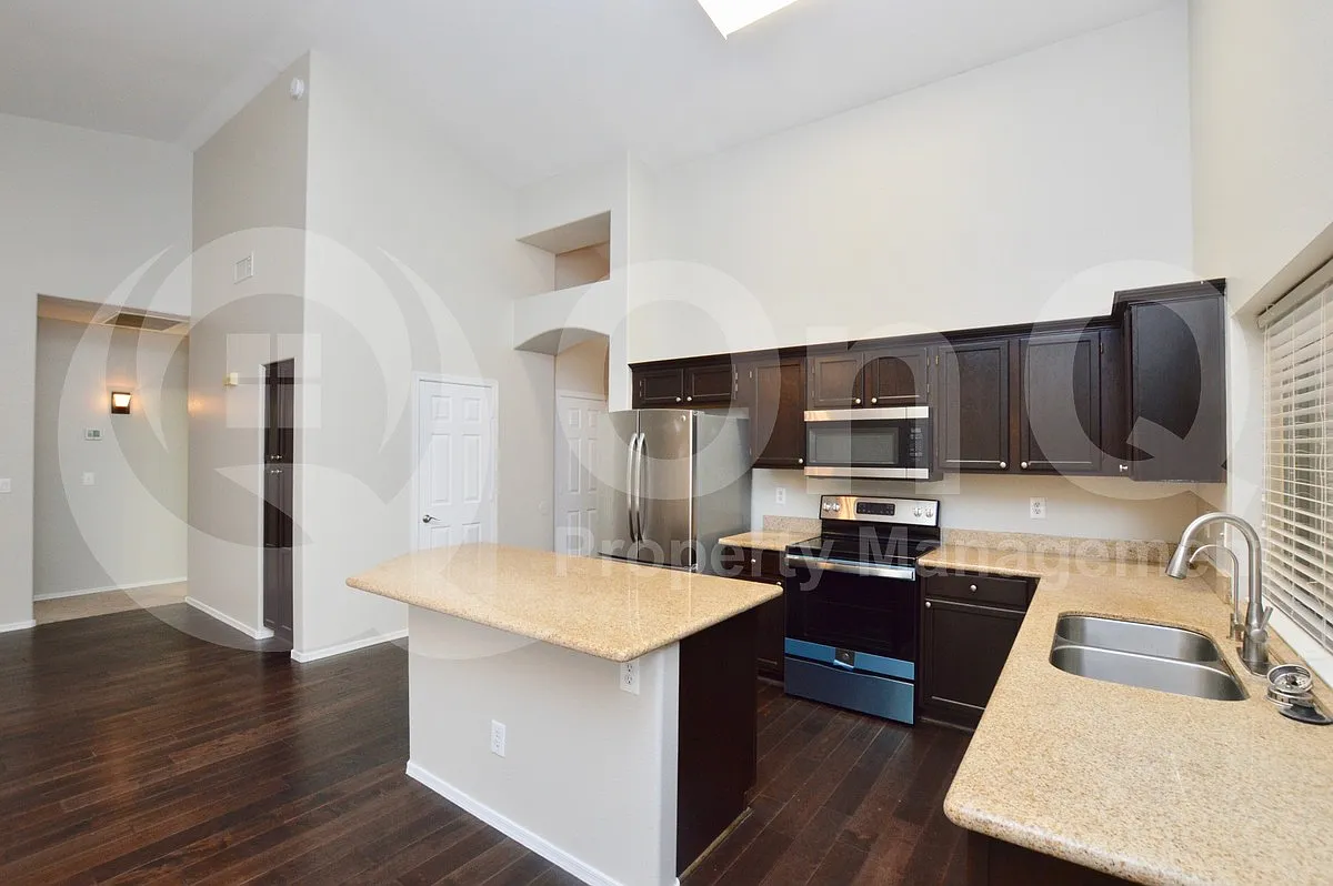 3 bed, 2.0 bath, 1770 sqft, $2,149 — Photo 3