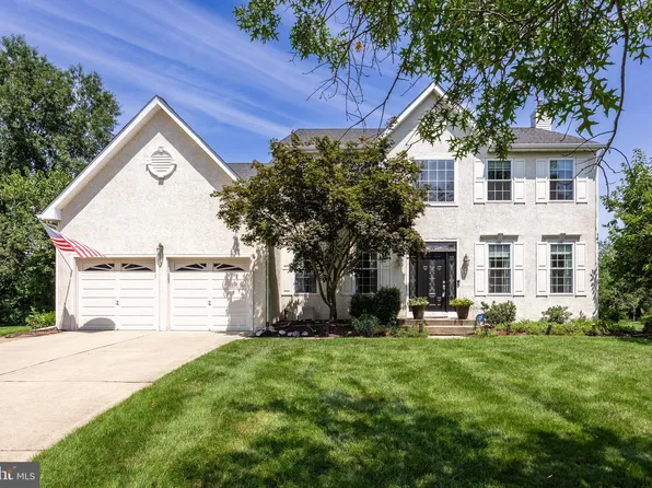 8 Atlanta Dr, Marlton, NJ 08053