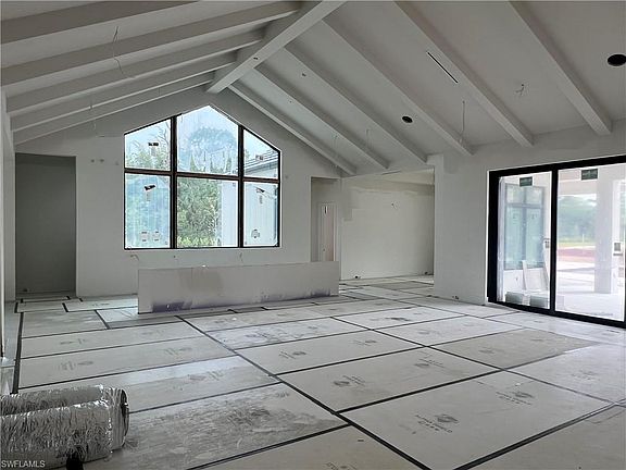 4th image of 948 Chimney Rock RD