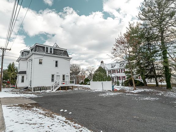 2nd image of 115 Hanover St APT 3