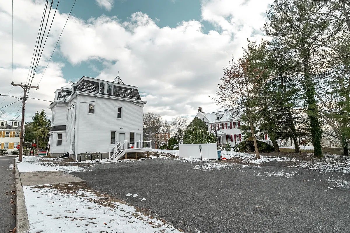 Building Photo - 115 Hanover St #3