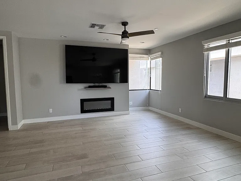 4525 N 40th St #9 — Photo 9