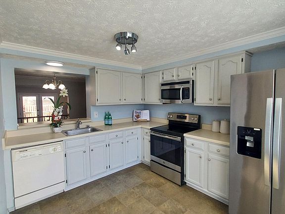 3rd image of 656 Coral Reef Dr