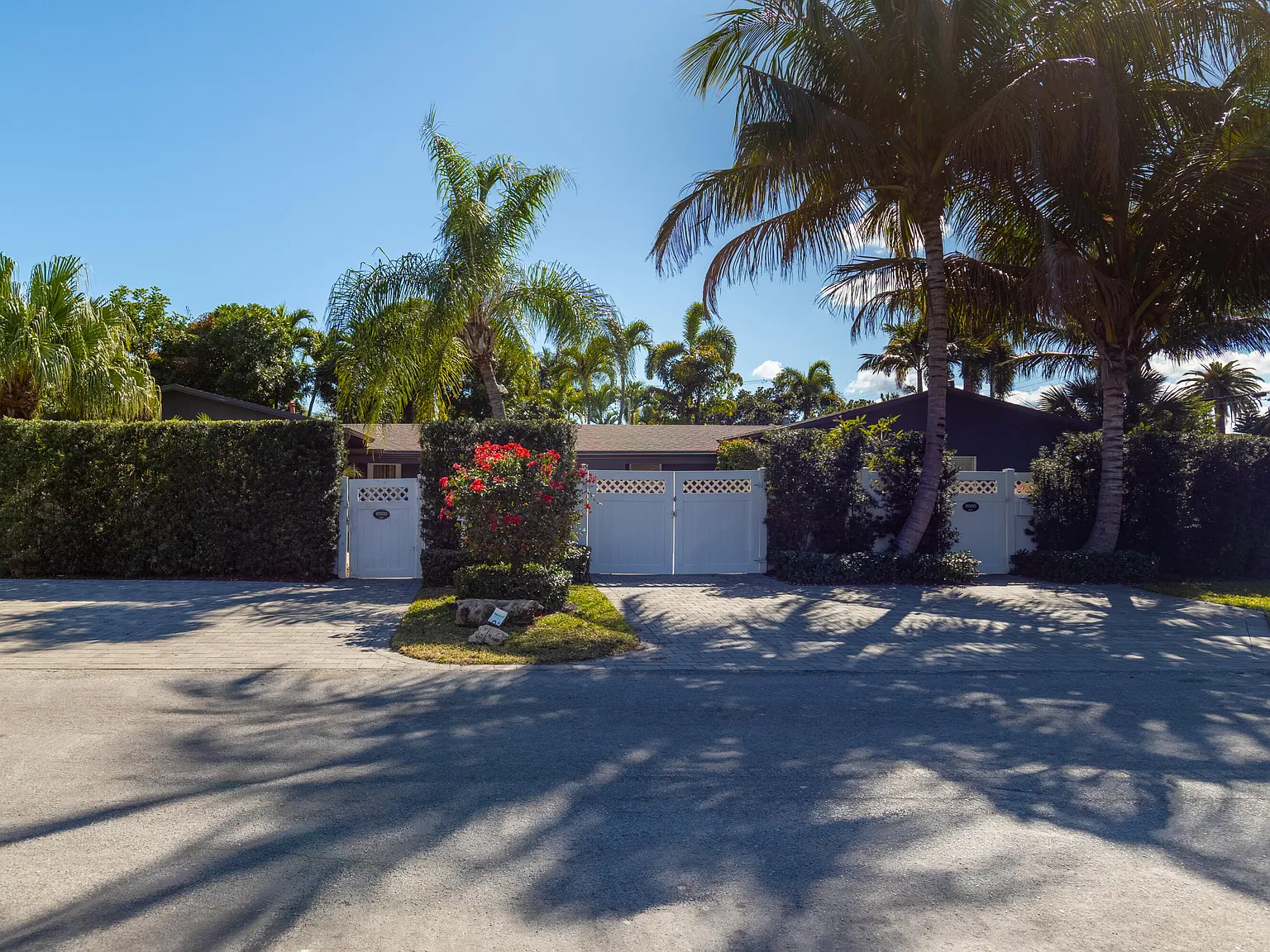 Private 2 Bed 2 Bath Gated Fenced Compound — Photo 2