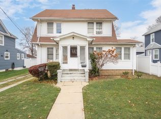67 E Dean St, Freeport, NY 11520