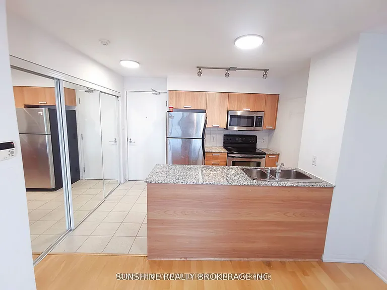 37 Grosvenor St #3308 — Photo 9