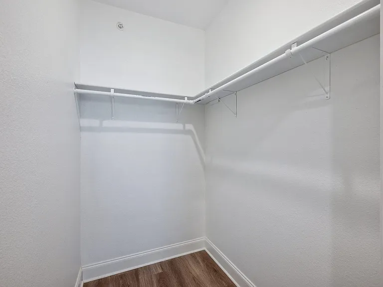 The Versailles Apartment Homes — Photo 9