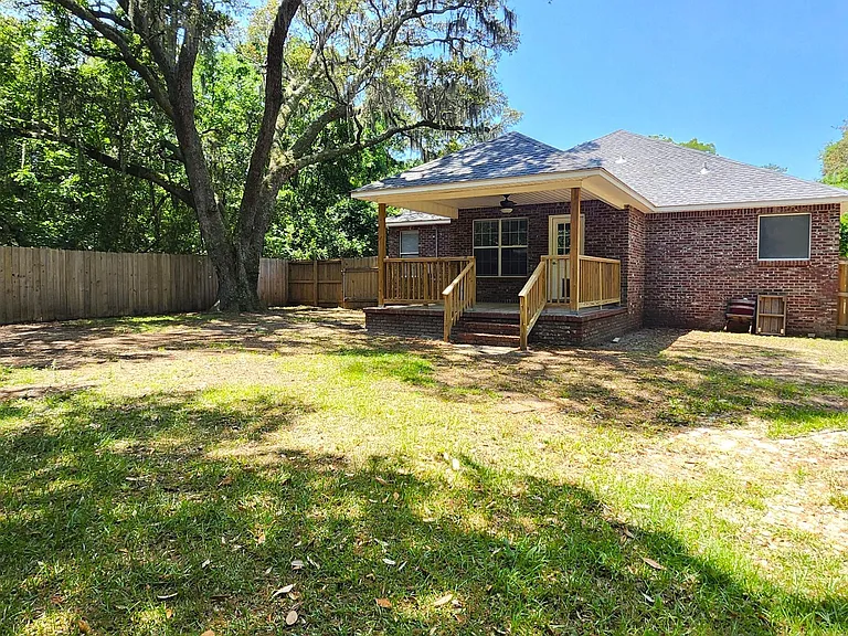 1608 Hunt St — Photo 23