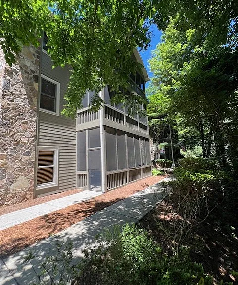 Private screened porches overlooking Hwy 76 East