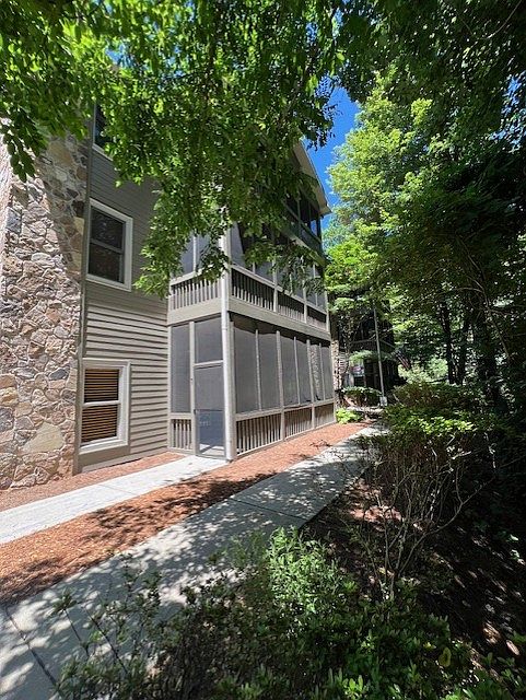 Private screened porches overlooking Hwy 76 East