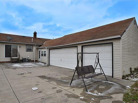 2nd image of 2218 Russell Ave