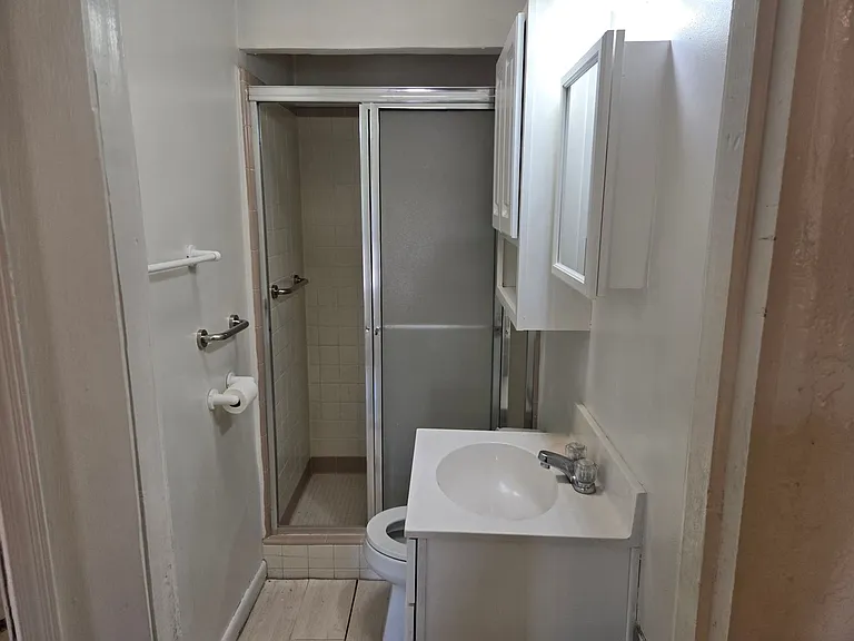 1728 Richmond Dr NE — Photo 5