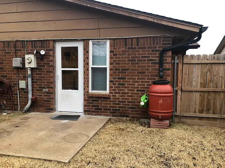 1148 SW 77th Ter — Photo 3