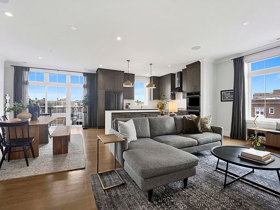 2nd image of 5015 N Clark St #304