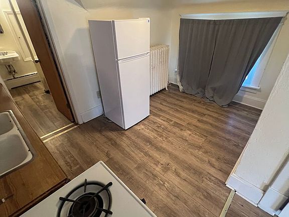 4th image of 411 4th Ave SE APT 6