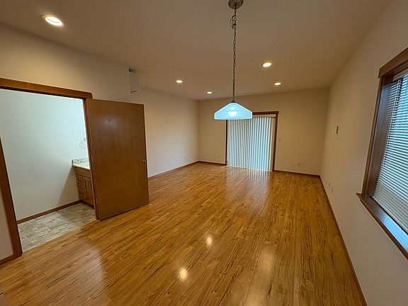 5th image of 2101-2119 37th St #2103