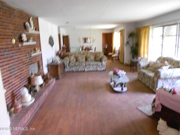 4th image of 512 HOWARD Avenue