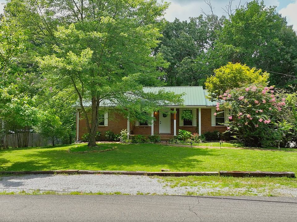 1st image of 1404 Winding Way Dr