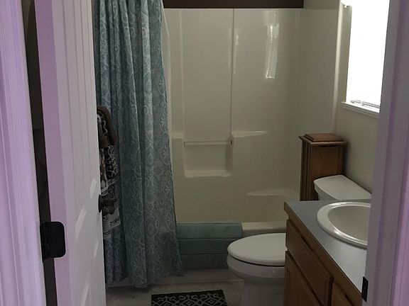 Master bathroom: