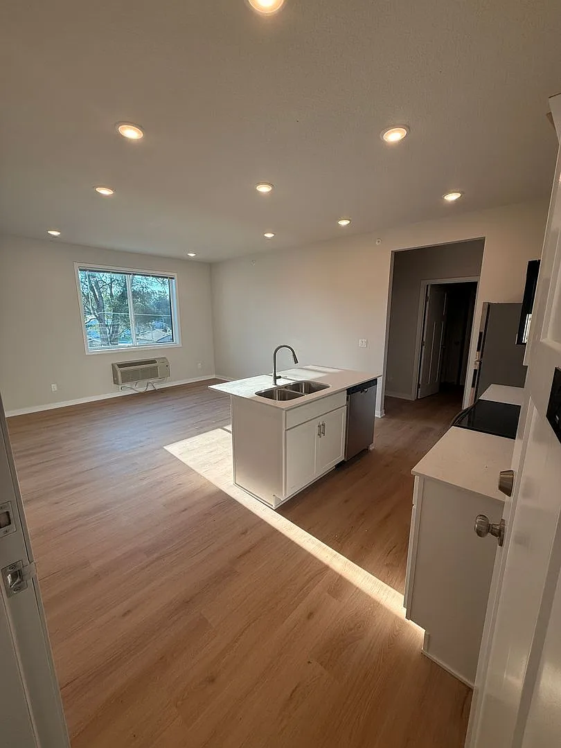 304 SE 3rd Street — Photo 2