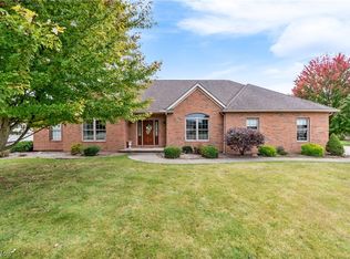 882 Laurel Cir, Barberton, OH