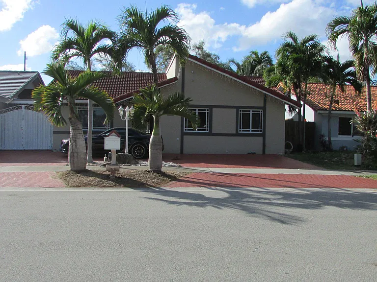 9660 SW 145th Pl — Photo 1
