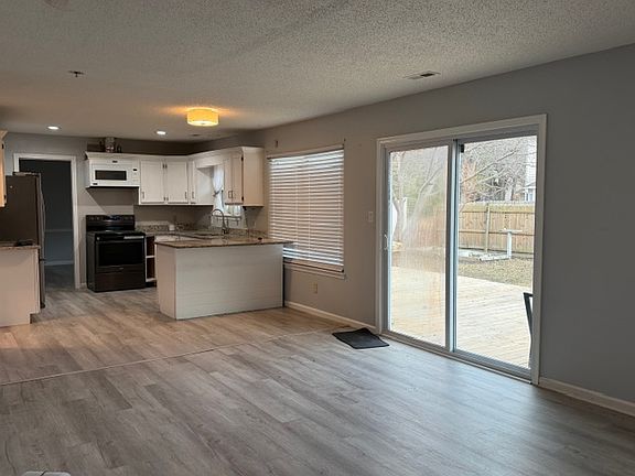5th image of 456 Waverly Pl