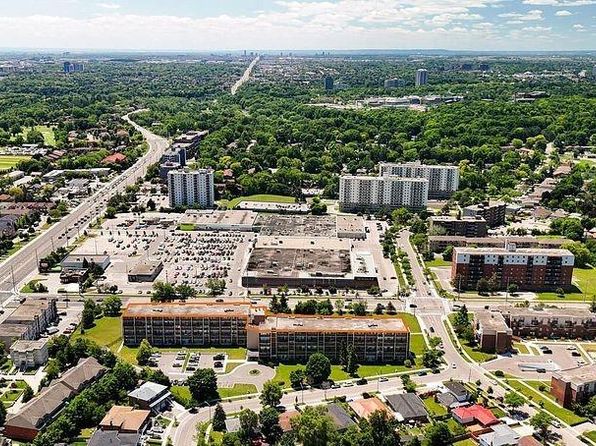 1050 Stainton Dr #322, Mississauga, ON L5C 2T7