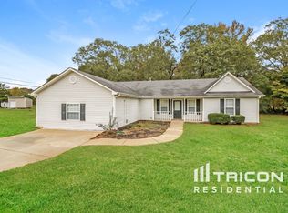 2035 Ross Ln, Locust Grove, GA 30248