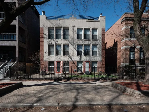 2660 N Bosworth Ave #2SE, Chicago, IL 60657