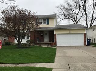 229 Robin Hill Dr, Williamsville, NY 14221