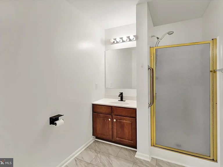 182 Christine Dr — Photo 16