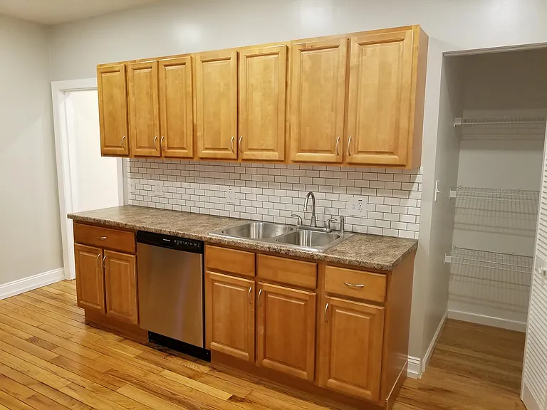 Kitchen w/ Pantry