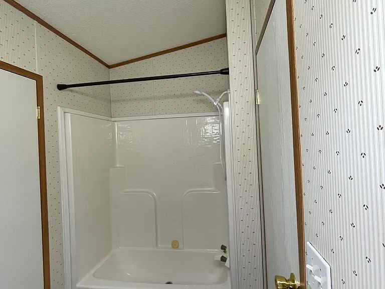 1670 E Broadway — Photo 15