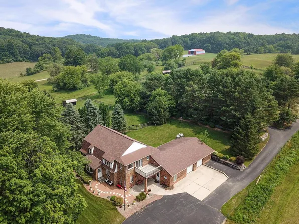 9080 Hickory DRIVE, Kewaskum, WI 53040