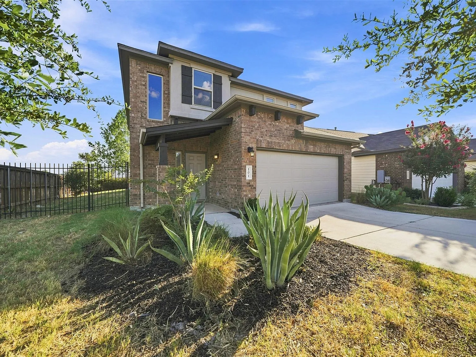 4 bed, 2.5 bath, 2129 sqft, $2,150 — Photo 3