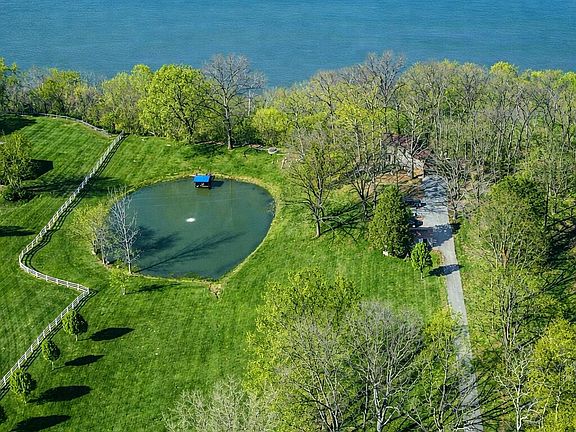 3rd image of 96 Lisa Dr