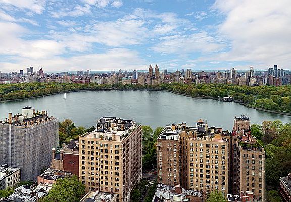 3rd image of 40 E 94th St APT 32A