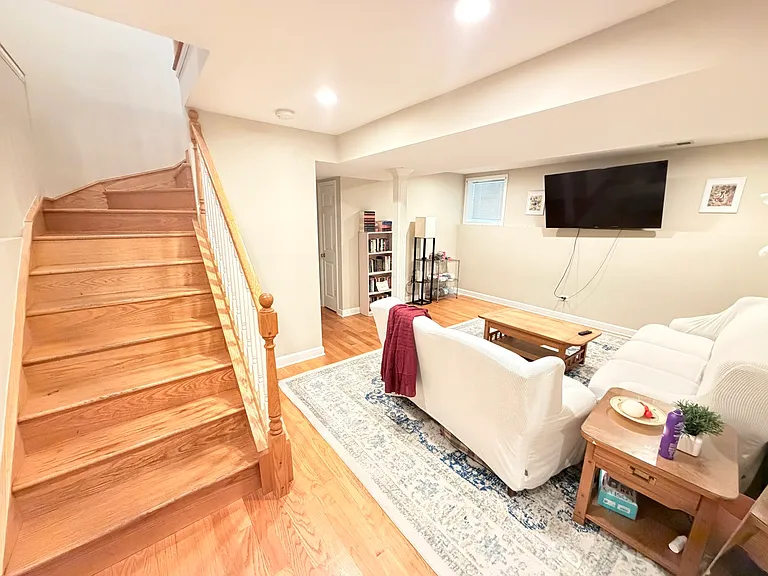 1330 W Roscoe St #1 — Photo 2