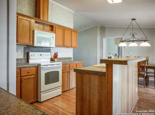 202 S 10th St, Christine, TX 78012