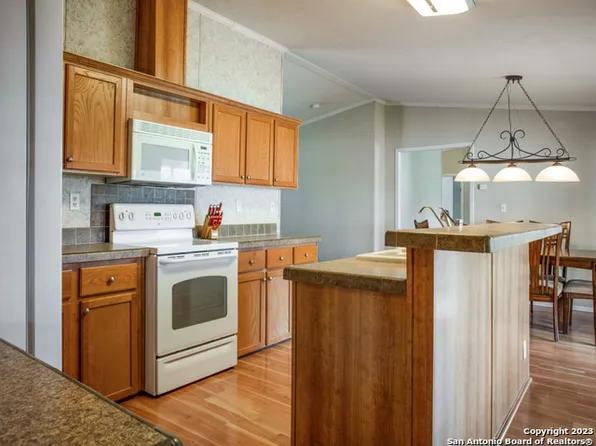 202 S 10TH ST, Christine, TX 78012