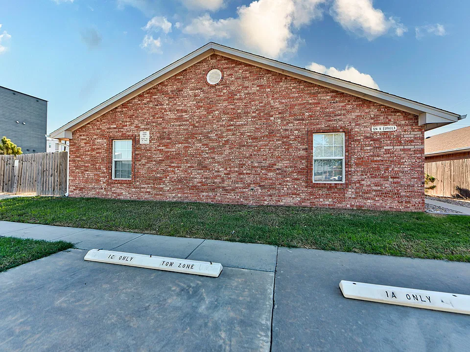 124 W Eufaula St #1
