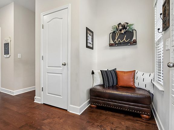 3rd image of 3009 Thornbury Pl