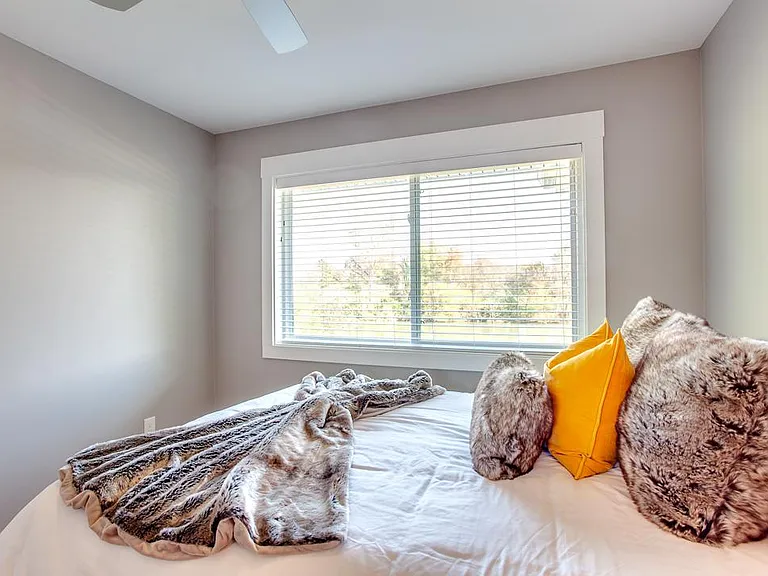 1518 Cliffside Ln — Photo 22