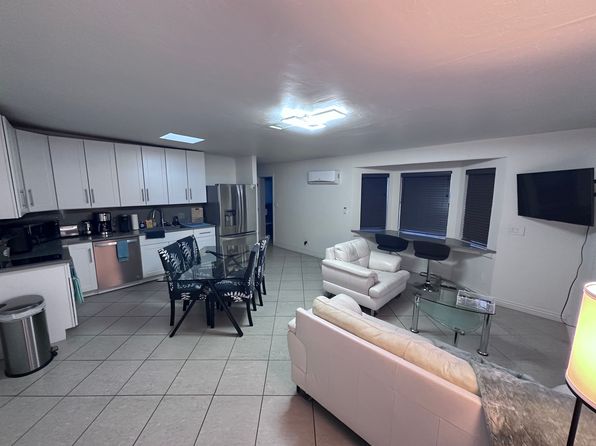 1061 W Roller Coaster Rd