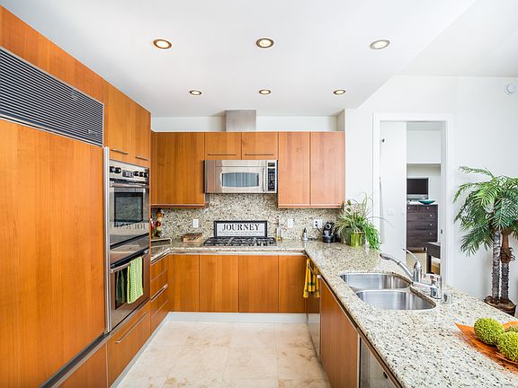 4th image of 550 Front St Unit 2302