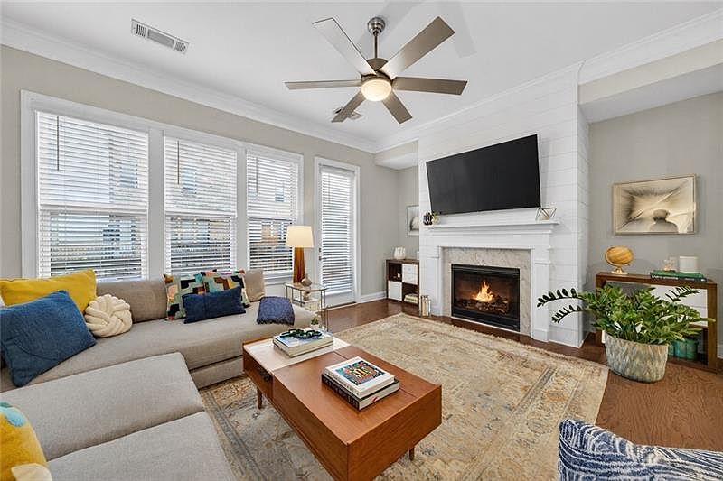1st image of 1601 Aldworth Pl SE